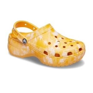 Crocs Women Classic Platform Graphic Clog in Orange Sorbet Size 9.0